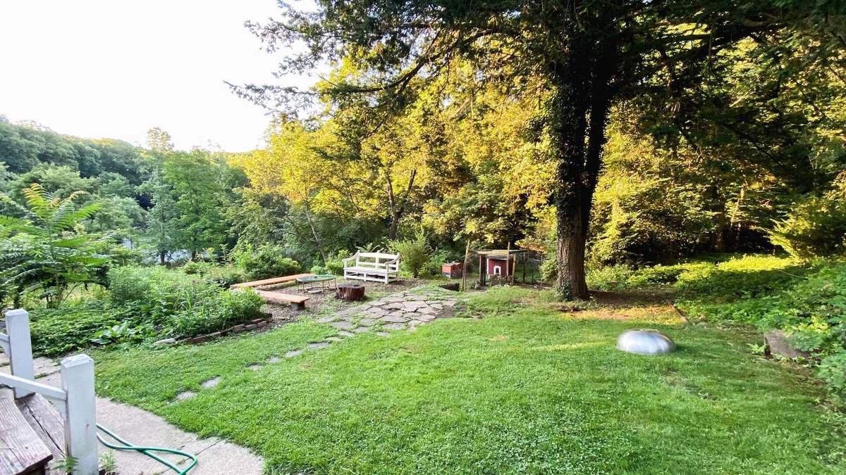 Chestnut Ridge House | Cozy 4 bedroom + Office Minimalistic Farmhouse