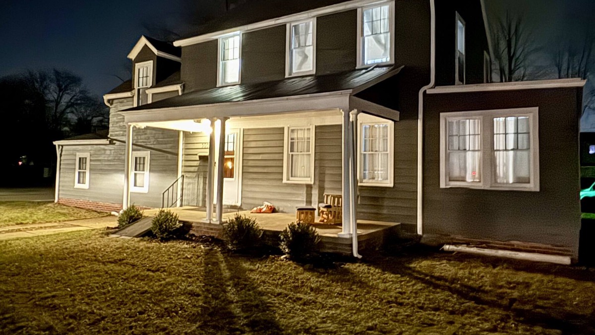 Toledo House | Cozy 4 Bedroom Residential Home With indoor fireplace and lots of parking