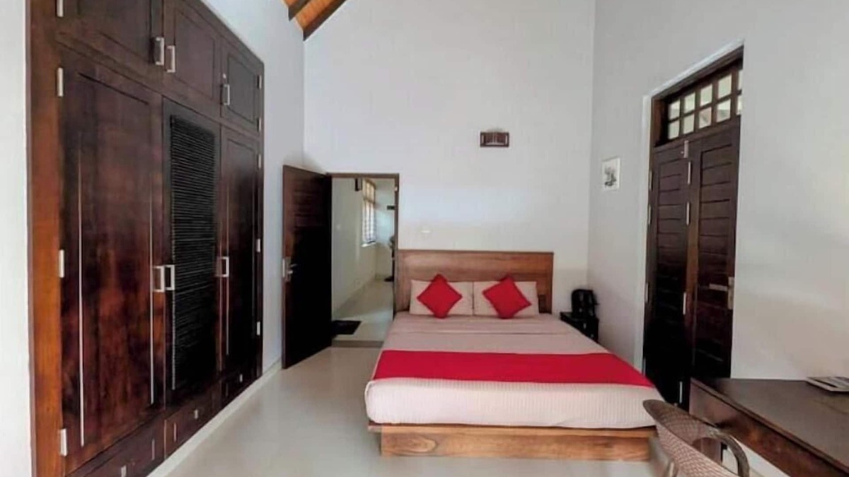 Kimbulapitiya Villa | Cozy 4-bedroom villa with fitness room, WiFi & garden in charming Kimbulapitiya