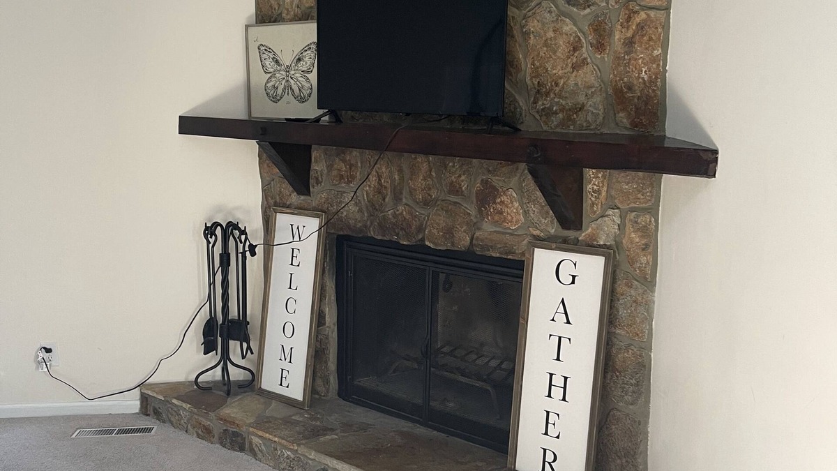 North Augusta House | Cozy 4 bedroom with spiral staircase and fireplace