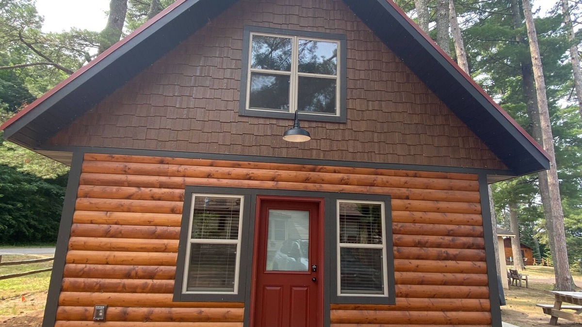 Arbor Vitae Cabin | Cozy 4 season Cabin on Big Arbor Vitae Lake-Northwoods Sugar Shack