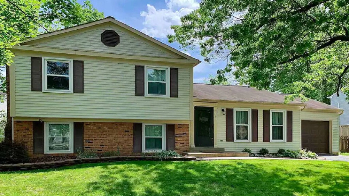 Herndon House | Cozy 4B/3B Home Near DC and Dulles Airport