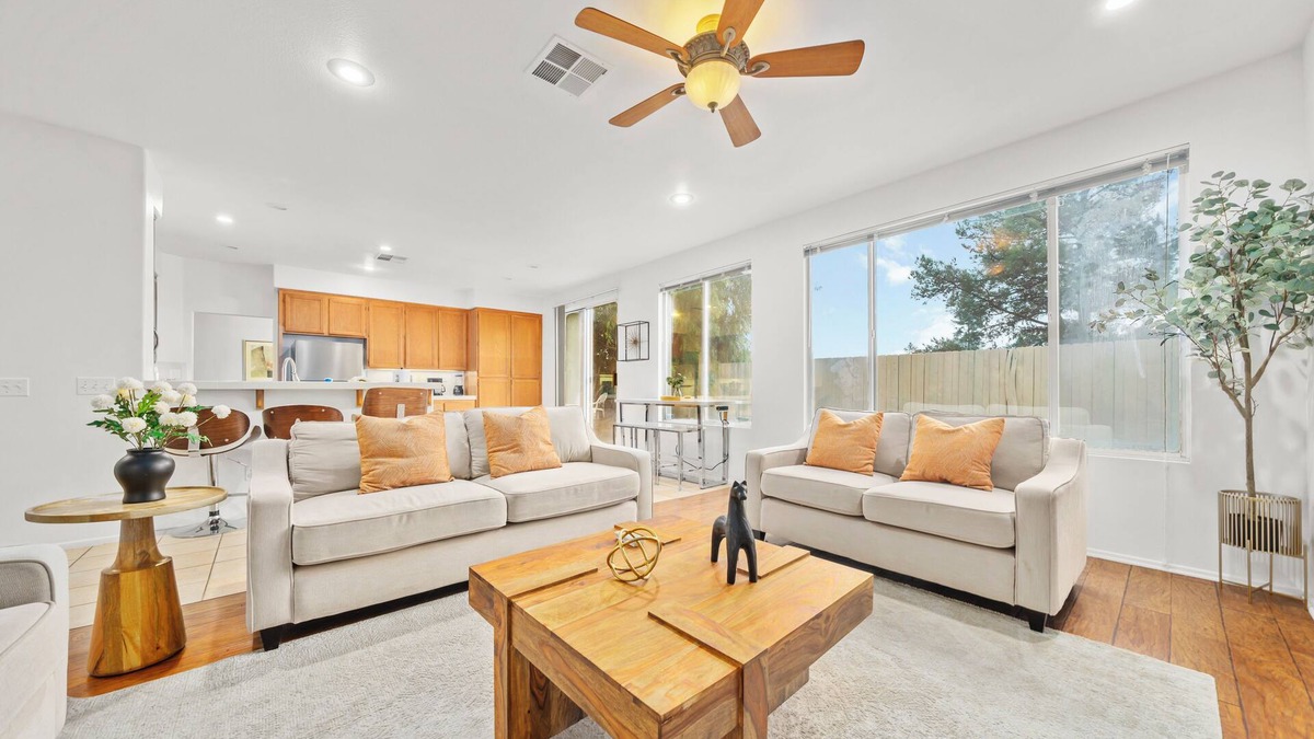 Riverside House | Cozy 4B2.5B｜Garage & Street Parking｜Pet Okay｜Backyard｜Perfect For Insured #42015