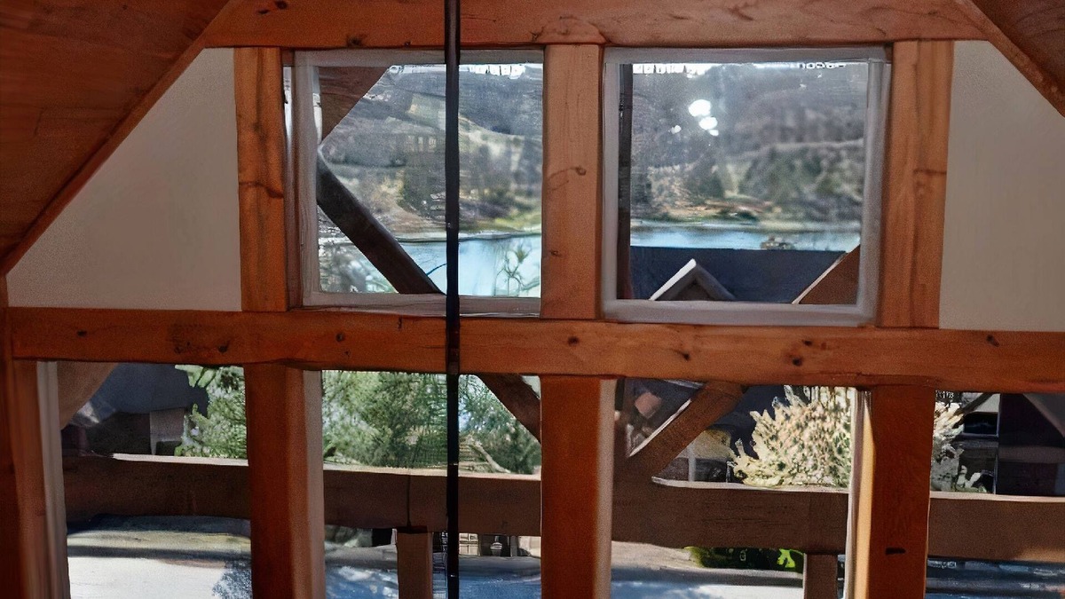 Reeds Spring Cabin | Cozy 4BD Chalet with loads of fun and laughter