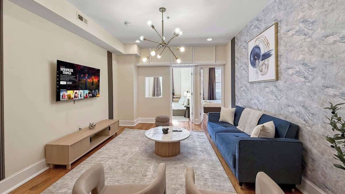 Old City Apartment | Cozy 4BD | Old City | 7 Beds | Independence Hall