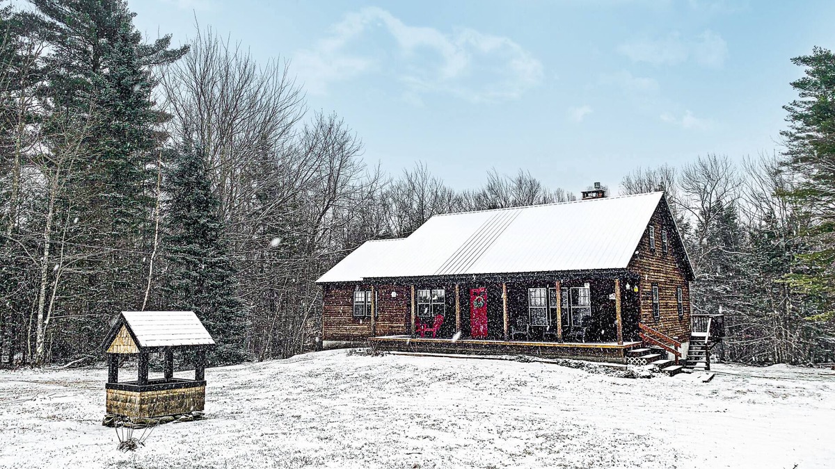 Stratton House | Cozy 4Bdrm Home Conveniently Located Between Stratton and Mount Snow with WiFi!