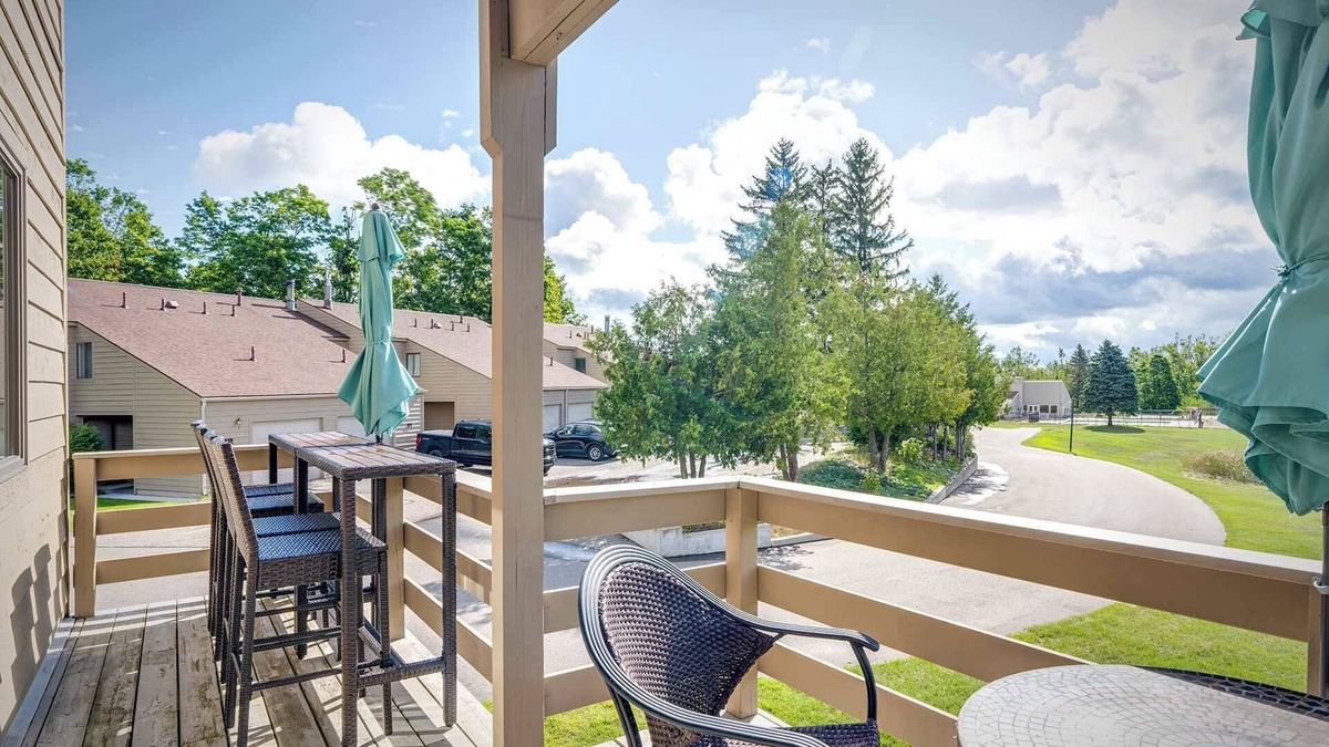 Harbor Springs Apartment | Cozy 4BR Condo - Pool Access, Near Ski & Lake