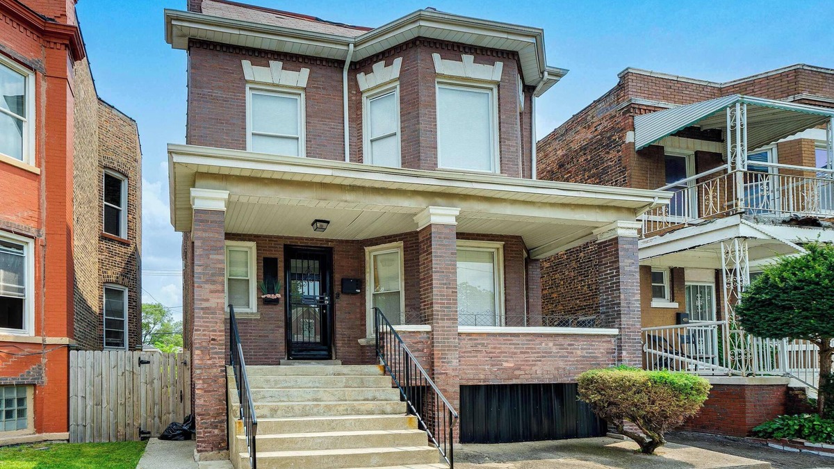 Greater Grand Crossing House | Cozy 4BR Home with Crib & Games, Nearby Sights