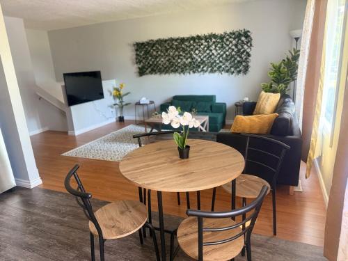 Lethbridge House | Cozy 4BR Near Park & Downtown