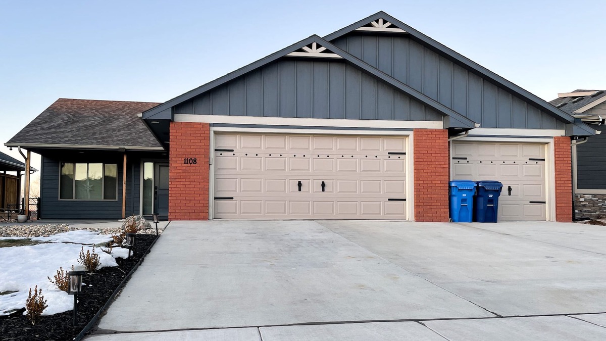 Sioux Falls House | Cozy 4King bed+3Bath near Downtown&Airport open concept Scenic backyard view