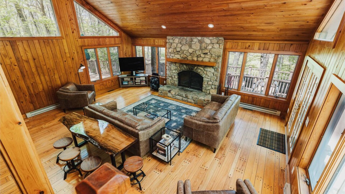 Chestnut Springs House | Cozy 5-bedroom home for large gatherings.