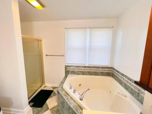Rochester House | Cozy 5 bedroom Home mins from RIT