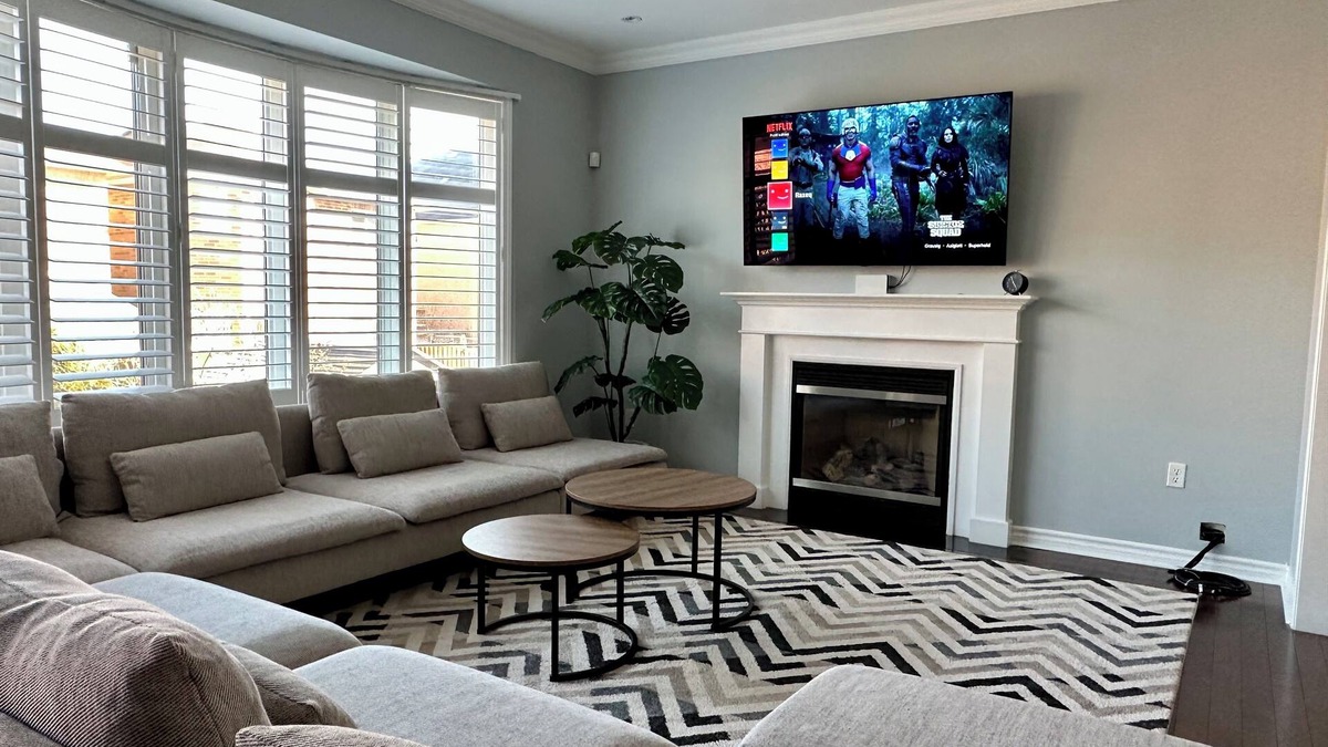Meadowvale Village House | Cozy 5 Bedroom House in Mississauga, On