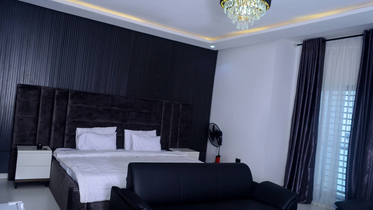 Abuja House | Cozy 5-Bedroom Terrace with garden view in Abuja