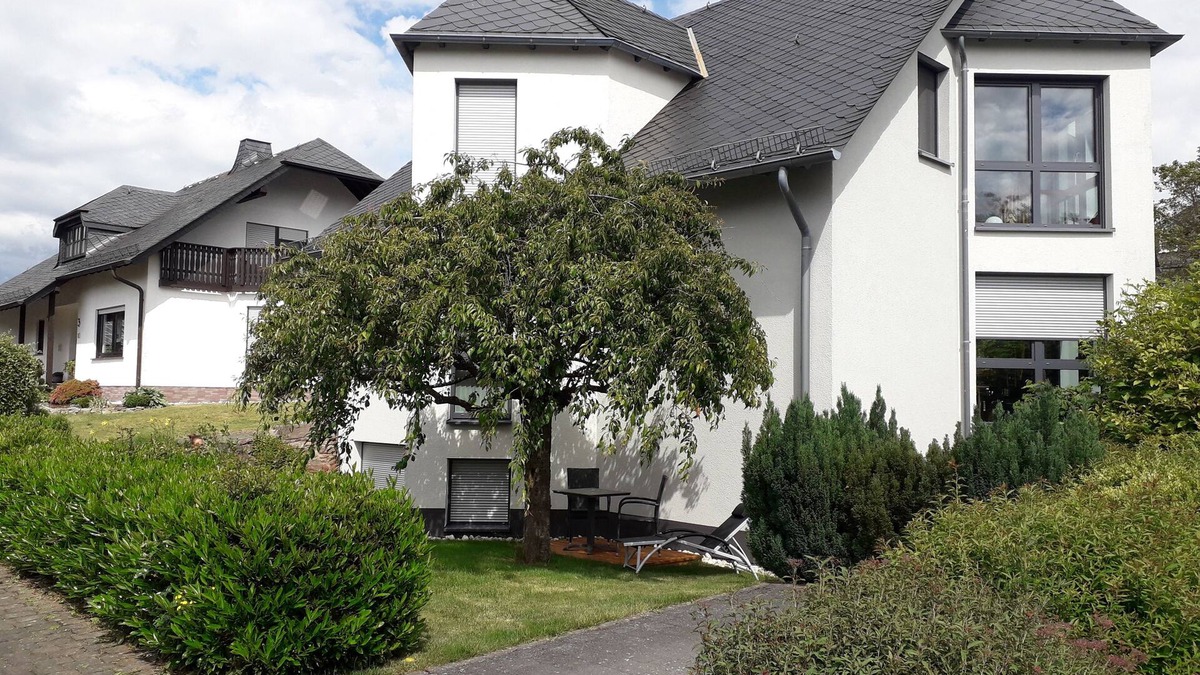 Kastellaun Apartment | Cozy 5-star vacation apartment in Kastellaun for 2 people.