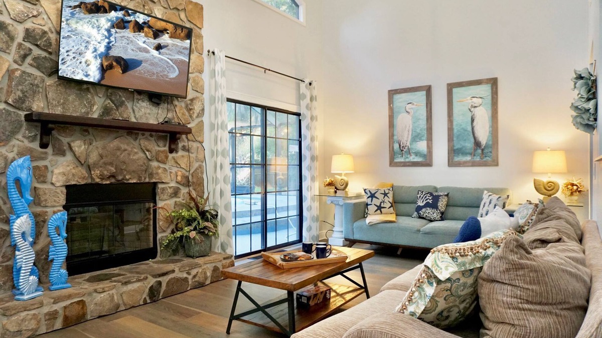 East Arlington House | Cozy 5BR Beach house-Jacksonville-Pet friendly, Heated Pool/Hot Tub & Family Fun