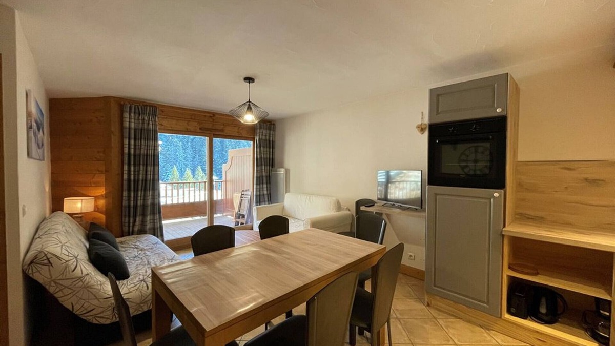 Cohennoz Apartment | Cozy 6-Person Apartment with Pool, Balcony, and Parking in Crest-Voland