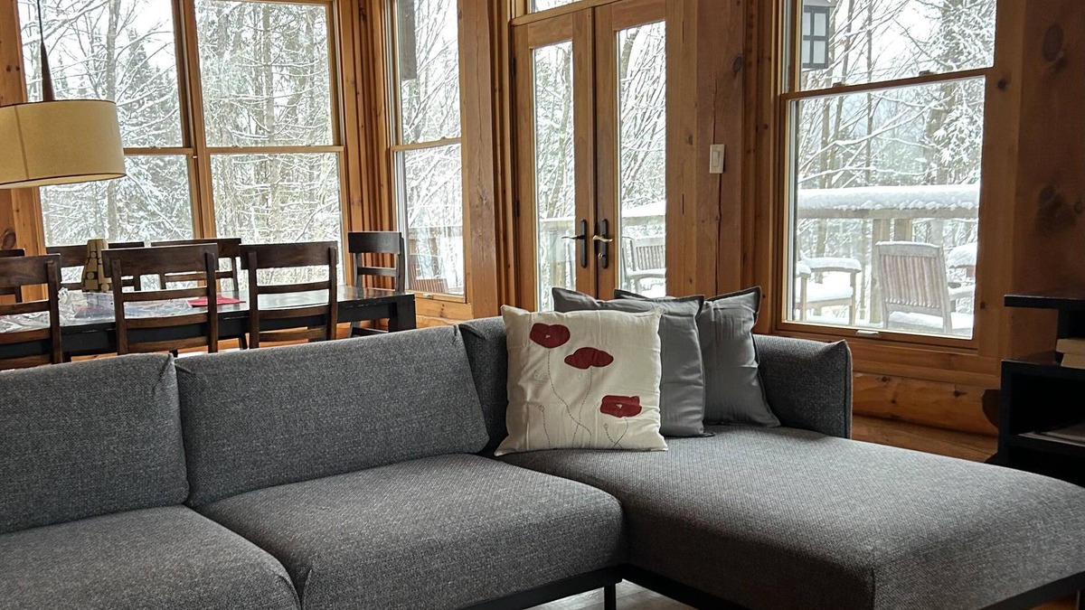 Lac Superieur Village Cabin | Cozy 8 person Log Cabin in Mont Tremblant w/hot tub and indoor fireplace
