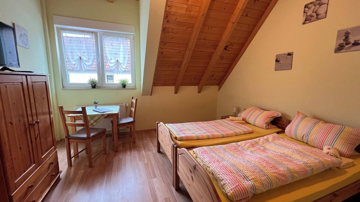 Bad Homburg v.d. Hoehe Apartment | Cozy attic with 2 rooms, kitchen and bathroom for 2-4 persons