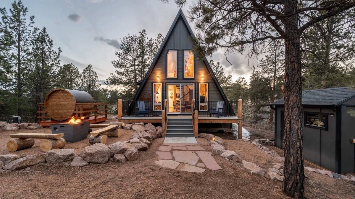 Florissant Cabin | Cozy A-Frame Cabin | King Bed | Fire Pit