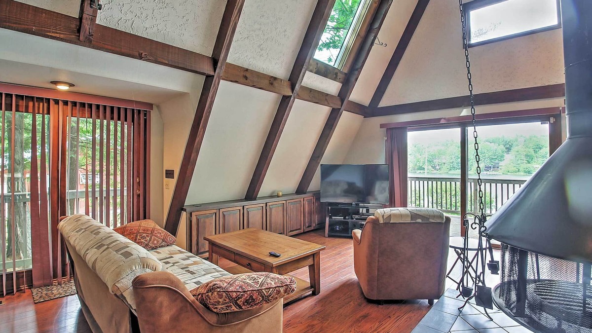 Barnstead House | Cozy A-Frame Center Barnstead House on Locke Lake!