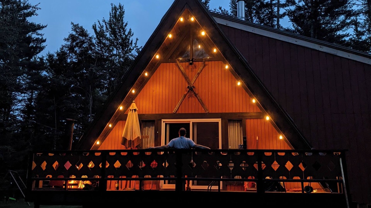Woodsville Cabin | Cozy A-frame chalet with 9 AM check-in & 6 PM check-out!