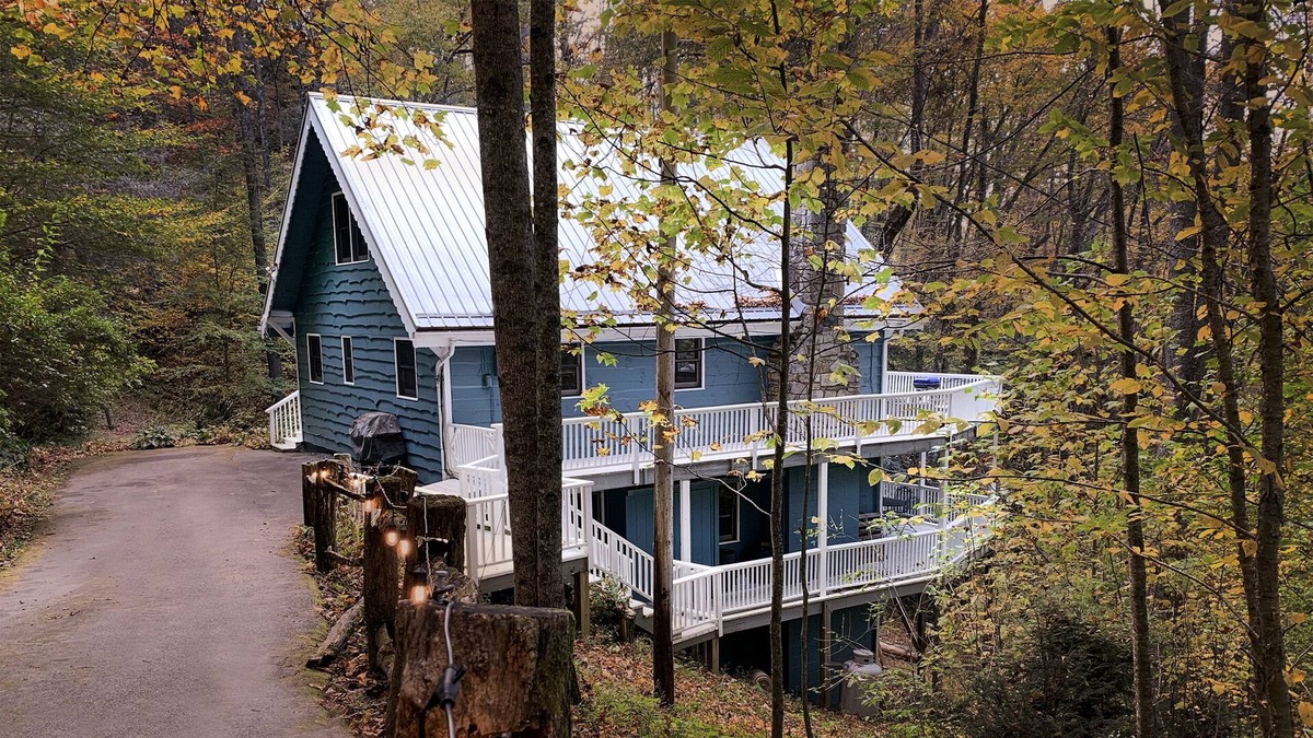 Cullowhee Ski Chalet | Cozy A Frame Cottage above Lake Glenville - Pet Friendly