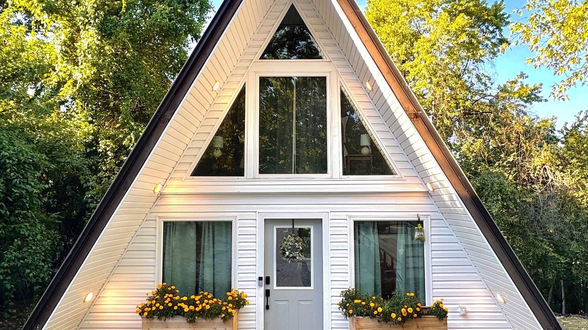 Rogers Cabin | Cozy A-Frame Retreat by Beaver Lake, Minutes from Downtown Rogers
