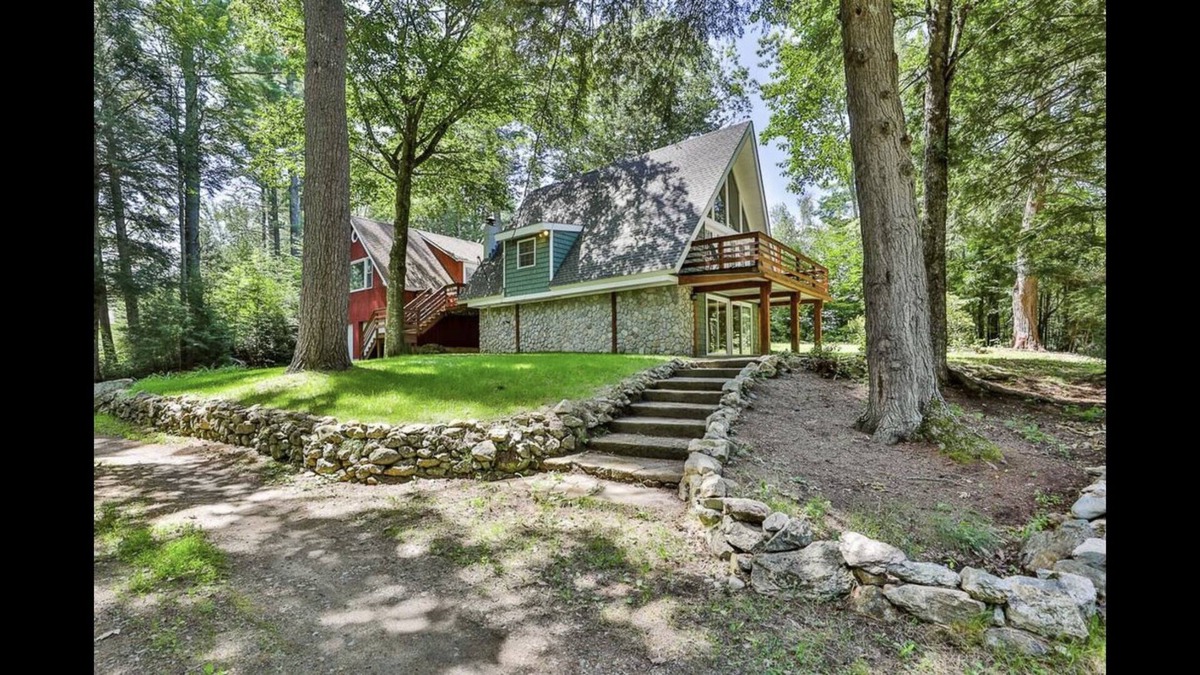 Locke Lake Colony House | Cozy A-frame. Walk to lake. Skiing, snowmobiling, ice fishing. Gunstock Mtn.