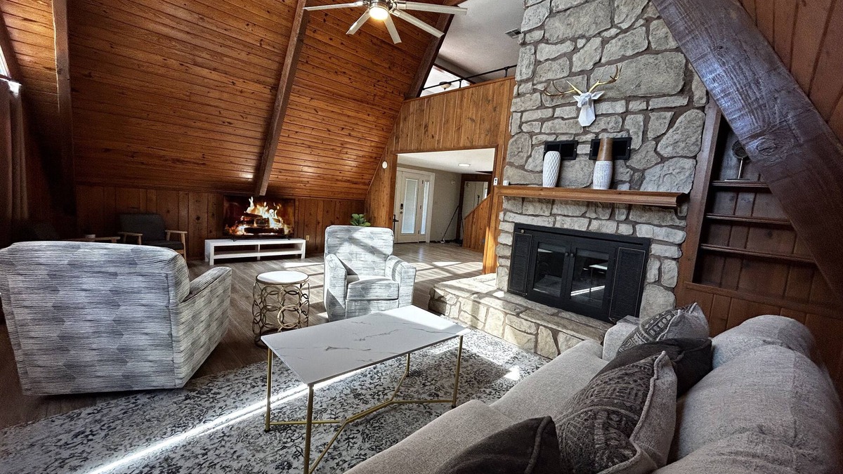 Kingston House | Cozy A-Frame with a Pool in Quiet Lake House Community