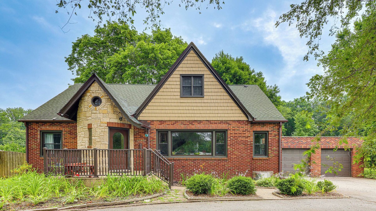Chesterton House | Cozy Abode ~ 3 Mi to Indiana Dunes Nat'l Park