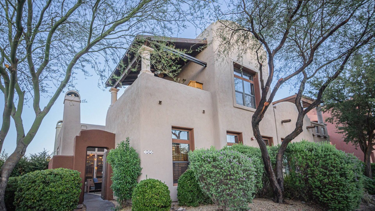 Tumacacori House | Cozy Adobe Retreat with Stunning Mountain Scenery and Pool access!