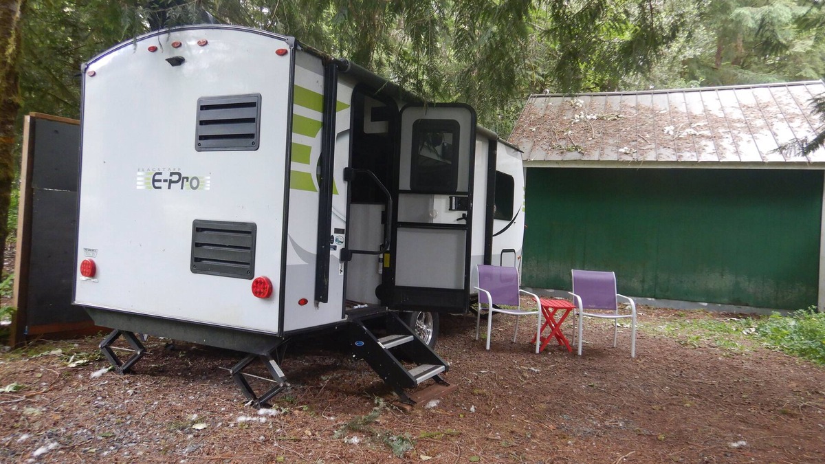 Verlot House | Cozy, Affordable guest accommodations in Verlot, WA - Granite Falls Area Pets OK