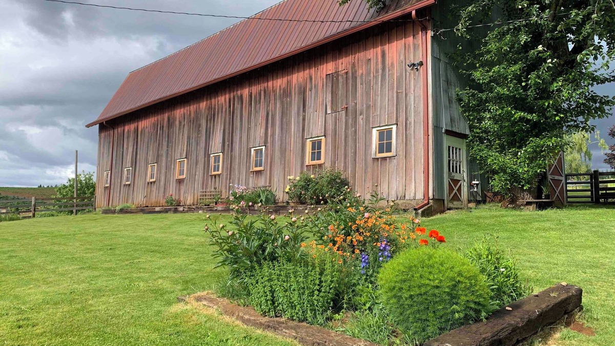 Molalla House | Cozy Airstream Glamping Getaway one hour from Portland, Oregon