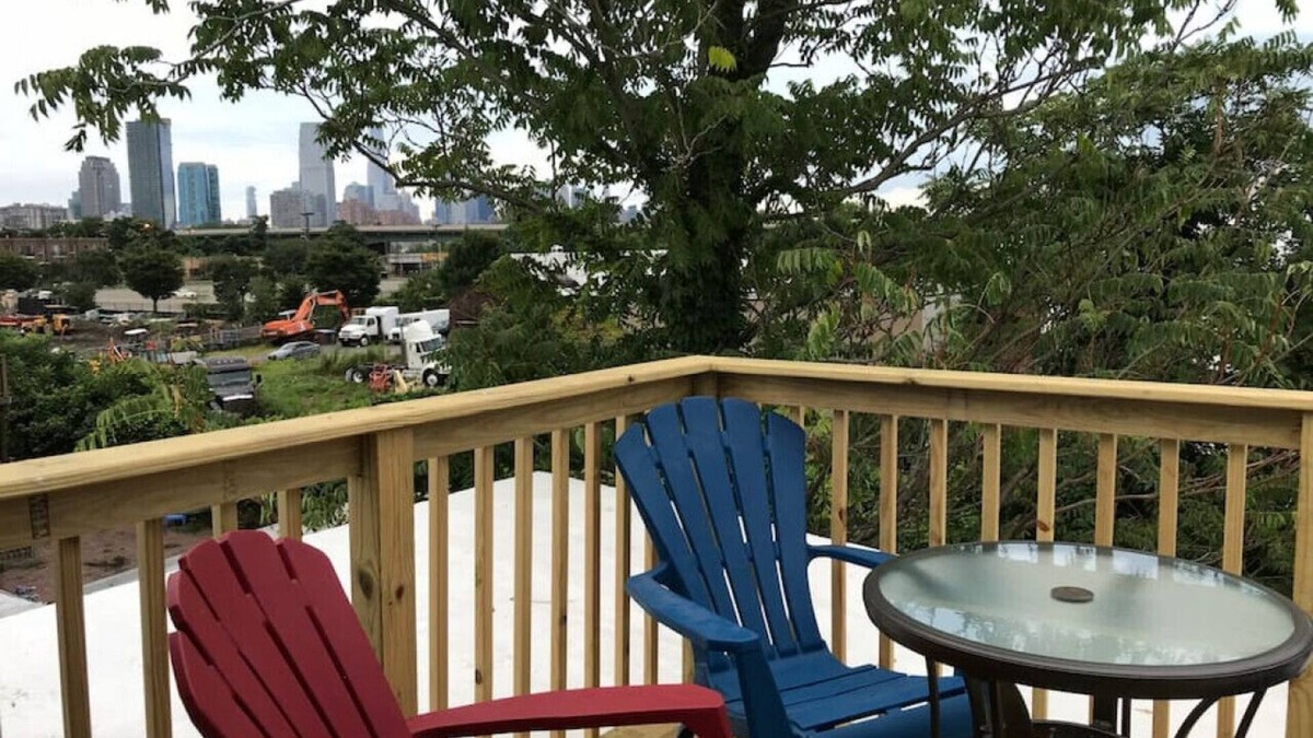 Communipaw Apartment | Cozy Alcove Studio Apt w Outdoor deck w NYC Views