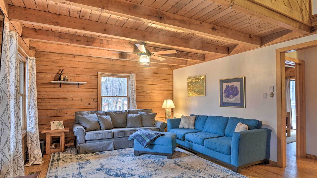 Alpine Lake Cabin | Cozy Alpine Lake Cabin w/Pool & Lake Access!