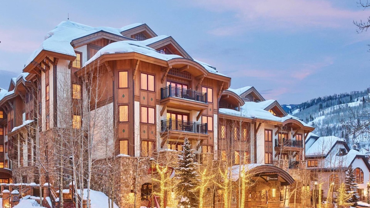 Vail Resort | Cozy Alpine Suite with Gourmet Kitchen, Private Balcony & Fireplace