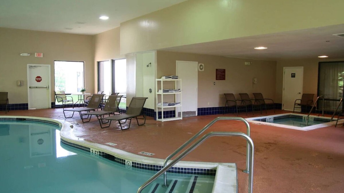 Selinsgrove Hotel | Cozy Ambient Stay near Susquehanna University! Parking | 3 Units