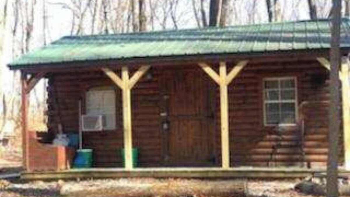 McArthur Cabin | Cozy Amish Log Cabin, Near Caves, Grill, Fire Pit, DirecTV, High-Speed WiFi!