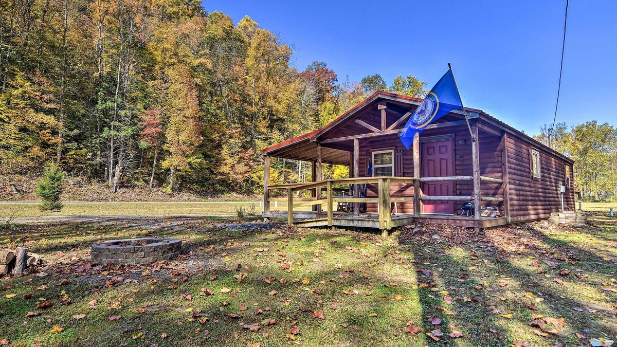 St George Cottage | Cozy Anchors Away Cabin Hideaway w/Fire Pit!