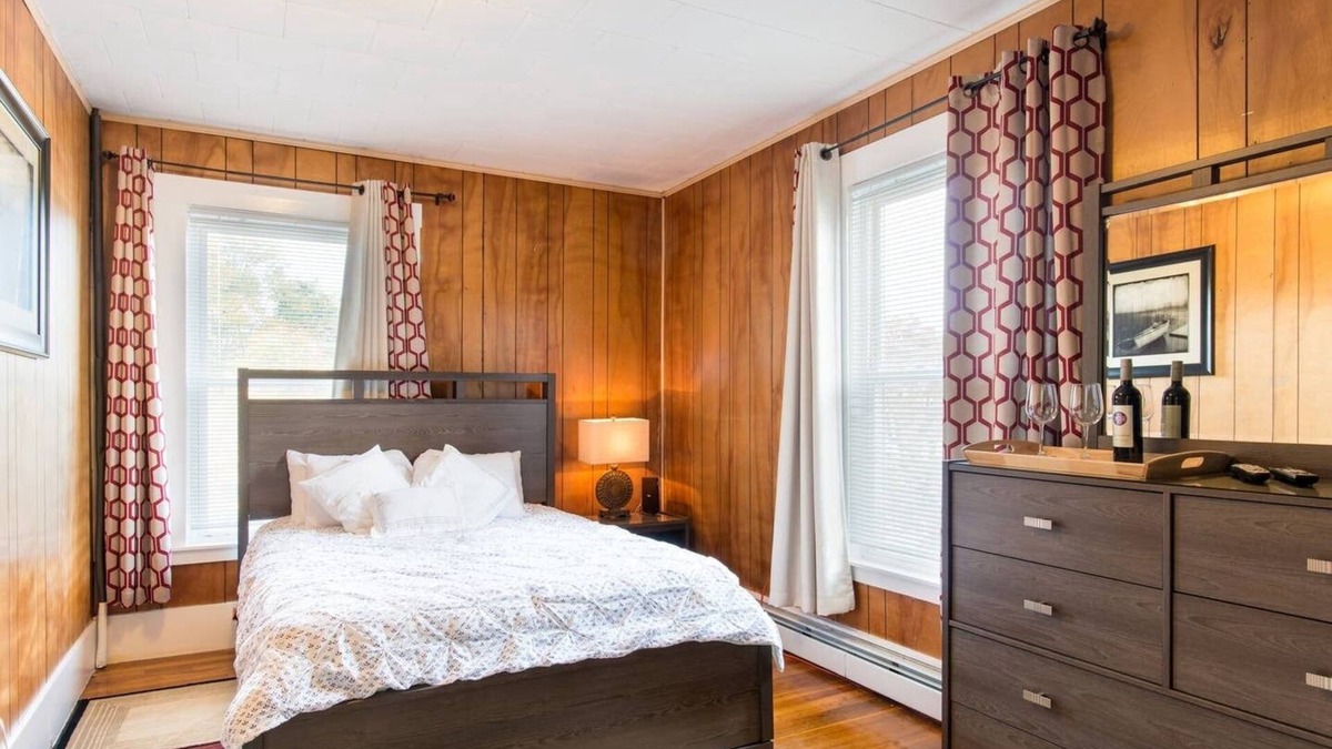 Ipswich House | Cozy and beatifull 2br in New England . 5 min drive to the beach/sleeps 6