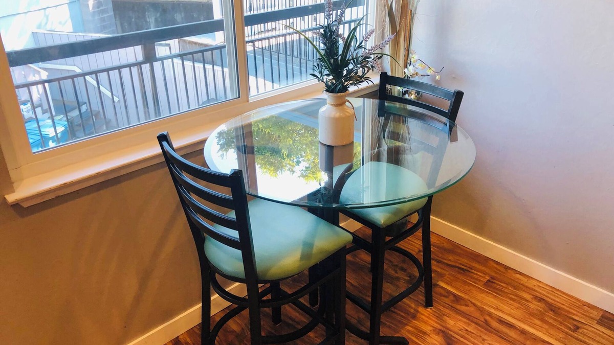 Belmont Apartment | Cozy and bright 1-BR apartment in the Belmont Hills