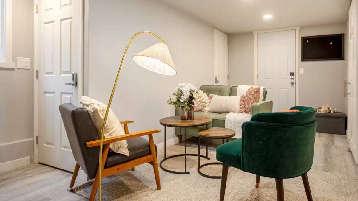 Bryn Mawr-Skyway House | Cozy and Bright Renovated 2B Lower (private entry)