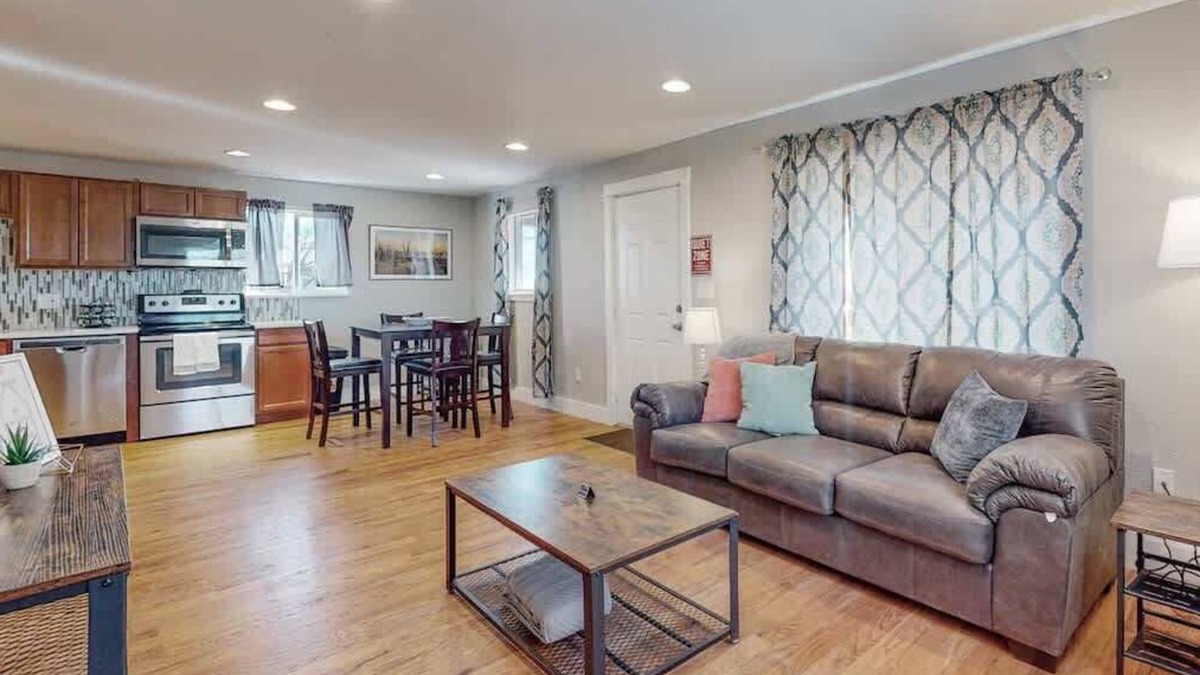 Berkley House | Cozy and Budget Friendly Single Bedroom in Denver