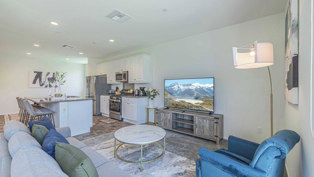 Lancaster House | Cozy and Chic Home in Lancaster - Spacious & Convenient for Long Stays #41589