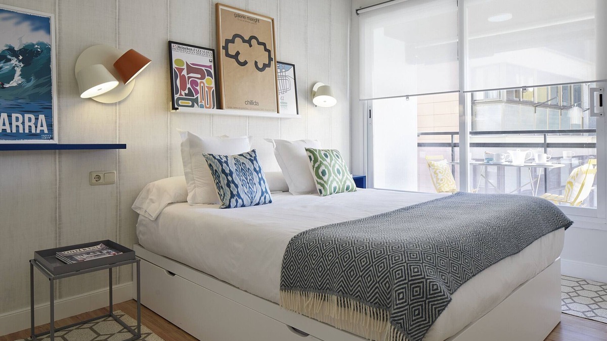 Zarautz Apartment | Cozy and comfortable apartment one step from the beach with swimming pool