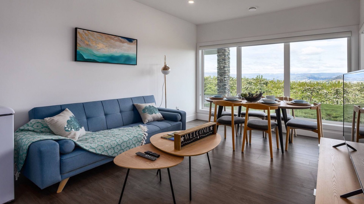 Rutland Apartment | Cozy and Comfortable- Close to airport, UBC