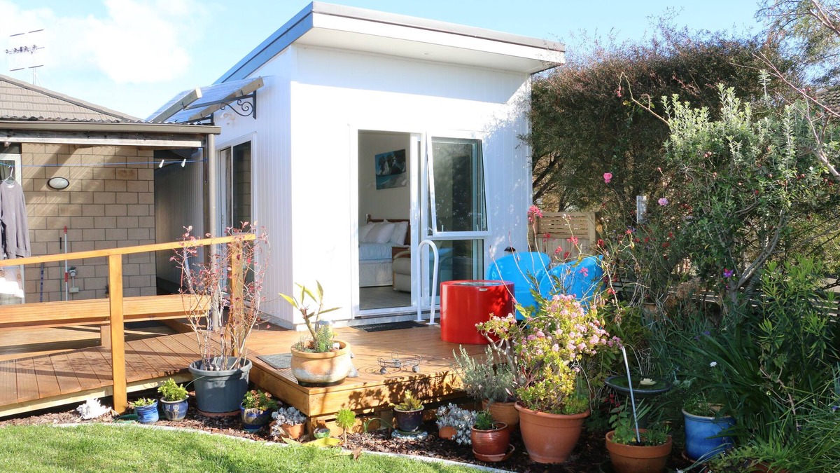 Greerton Cabin | Cozy and Comfortable newly built Self-contained Cabin