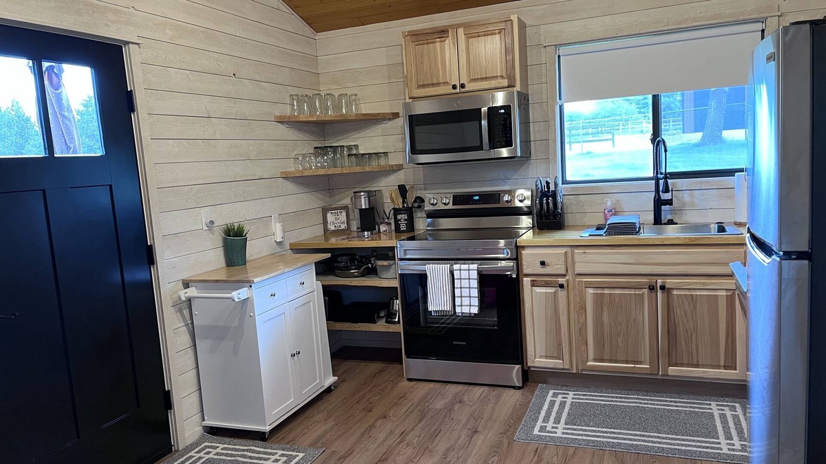 Florence Cabin | Cozy and Comfortable tiny home located by the Bitterroot River.