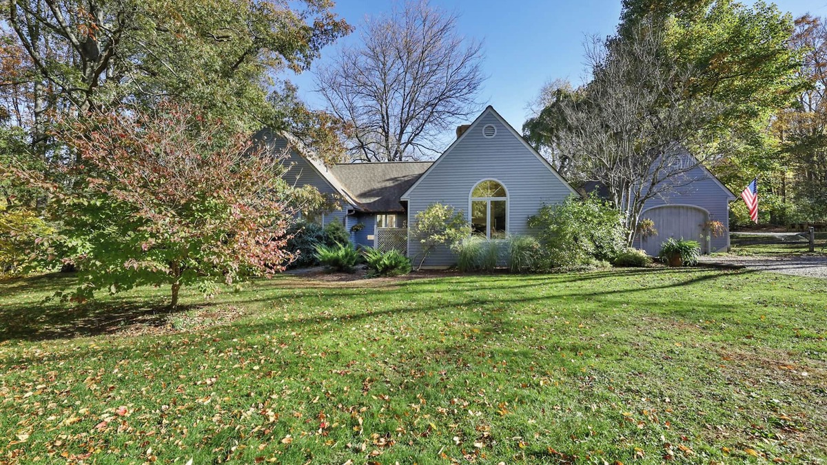 Glendale Cottage | Cozy and conveniently located cottage nestled in the mountains